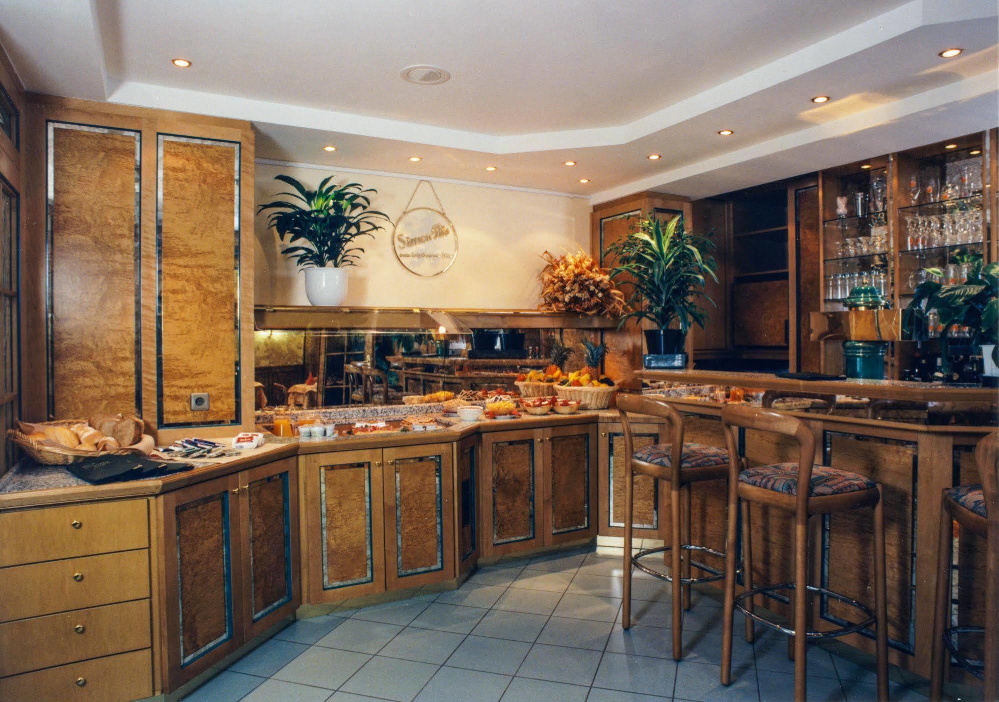 Christophe Colomb Luxemburg Exteriör bild